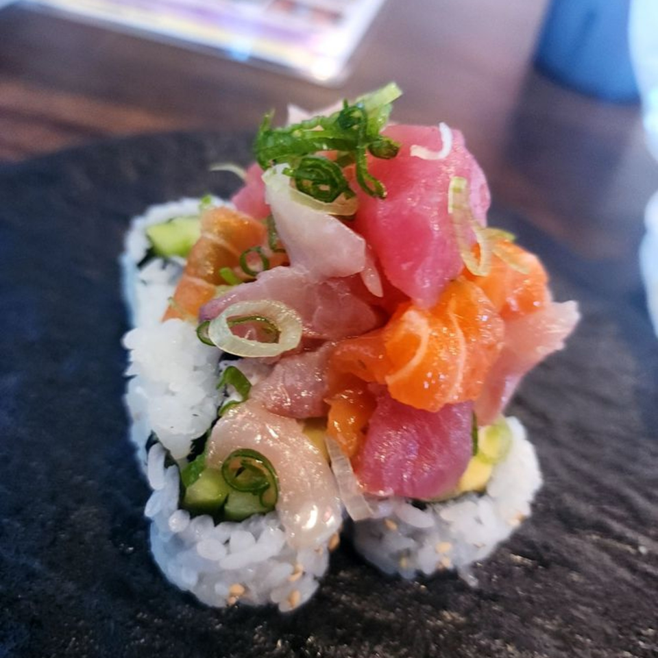 Hanamaru Sushi's colorful sushi roll topped with diced tuna, salmon, and green onions.